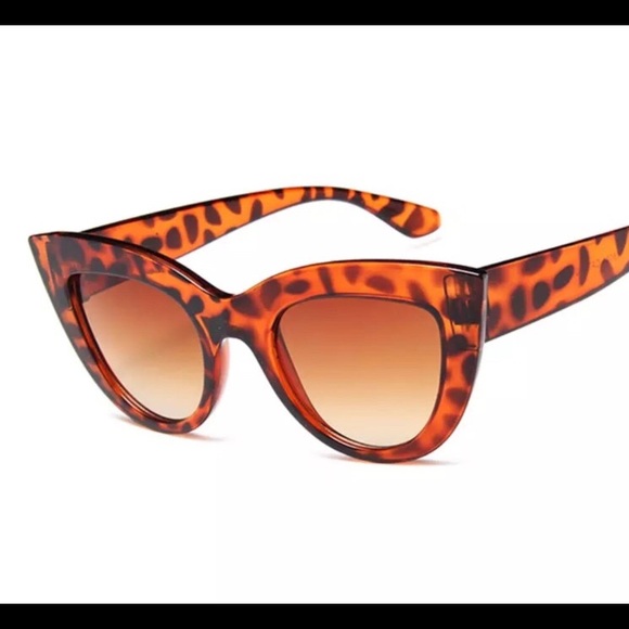 🎊Host Pick!🎊New! Cat Eye Sunglasses - Picture 4 of 8